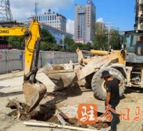 好屌逼视频高温下的坚守｜道路建设者用汗水铺就畅通路